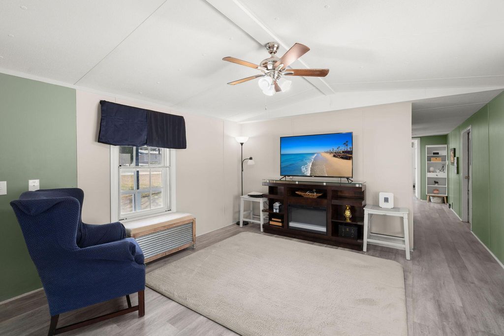 Image 5 of property listing at 322 E Poplar Branch Drive, Moncks Corner, SC 29461