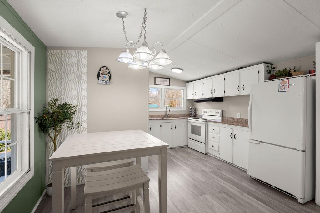 Image 9 of property listing at 322 E Poplar Branch Drive, Moncks Corner, SC 29461