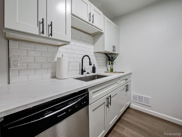 40325 Plymouth Road 103, Plymouth, MI 48170