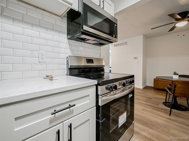 40325 Plymouth Road 103, Plymouth, MI 48170