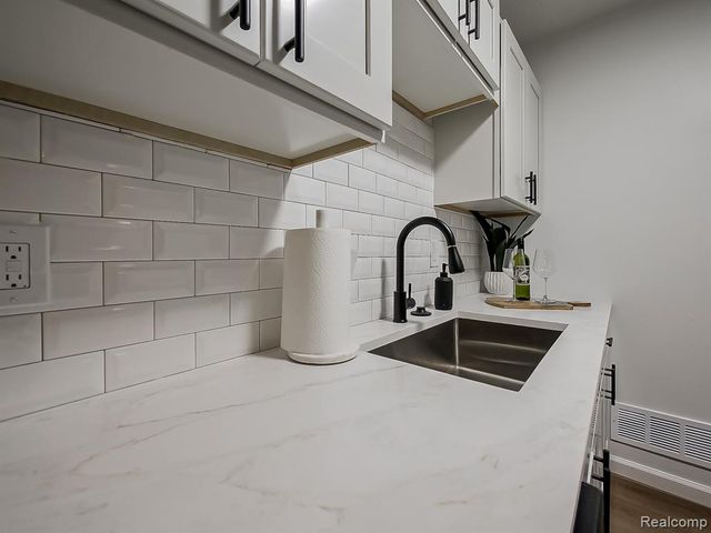 40325 Plymouth Road 103, Plymouth, MI 48170