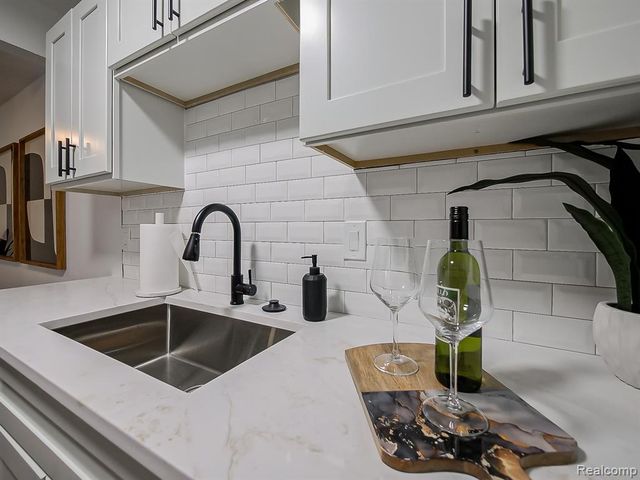 40325 Plymouth Road 103, Plymouth, MI 48170