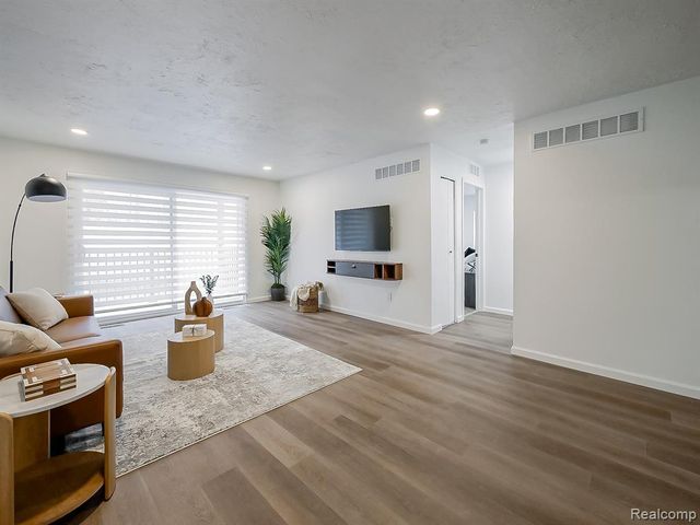 40325 Plymouth Road 103, Plymouth, MI 48170