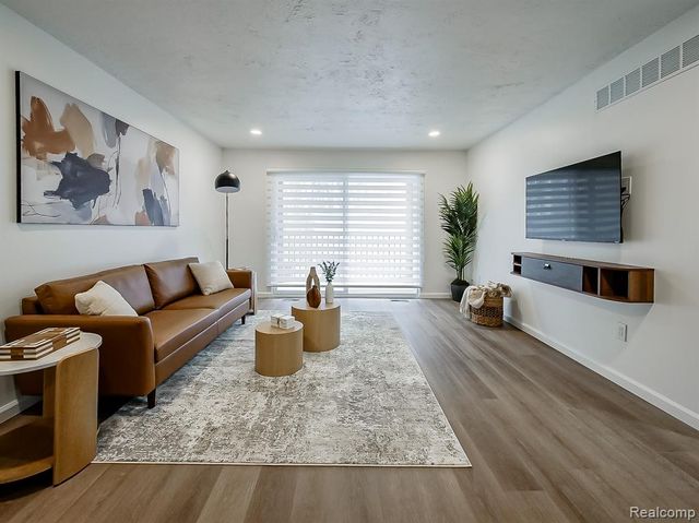 40325 Plymouth Road 103, Plymouth, MI 48170