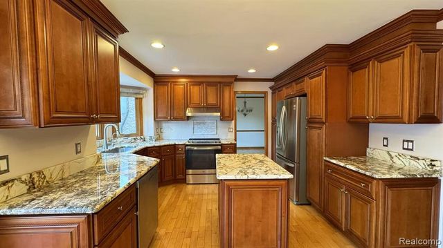 3440 Salem Drive, Rochester Hills, MI 48306