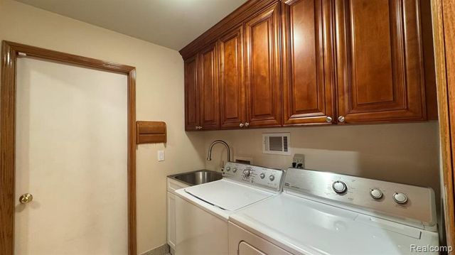 3440 Salem Drive, Rochester Hills, MI 48306