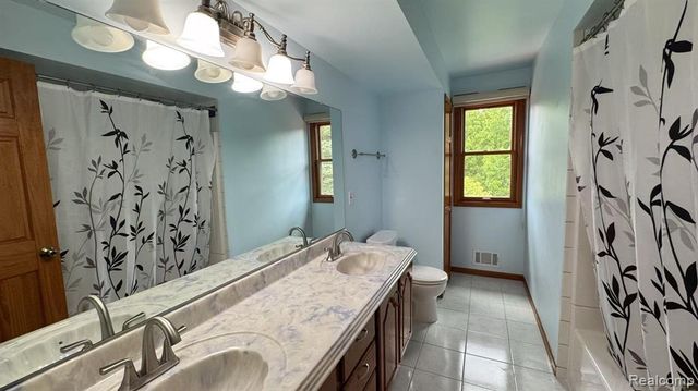3440 Salem Drive, Rochester Hills, MI 48306