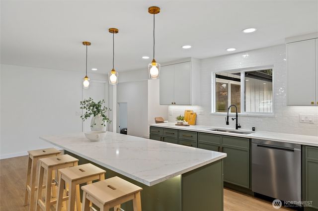 19628 Heinz Place, Lynnwood, WA 98036