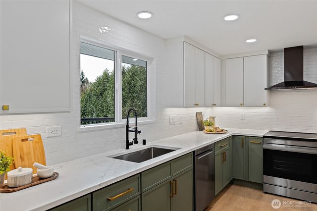 19628 Heinz Place, Lynnwood, WA 98036