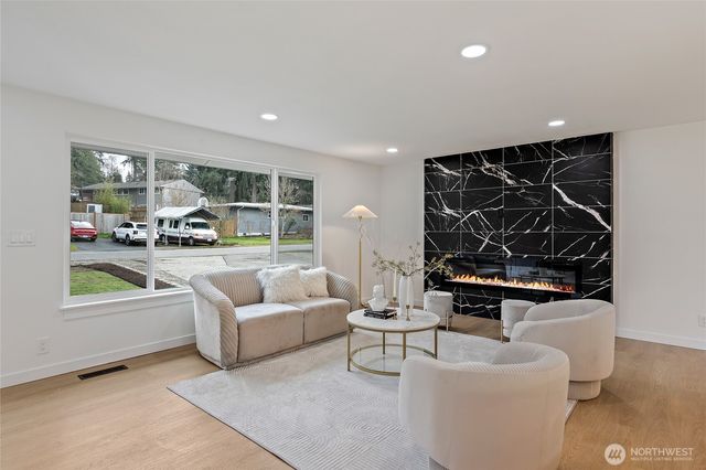 19628 Heinz Place, Lynnwood, WA 98036