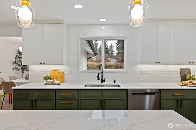 19628 Heinz Place, Lynnwood, WA 98036