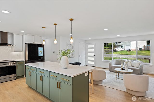 19628 Heinz Place, Lynnwood, WA 98036