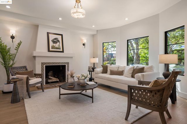 2026 Oakland Ave, Piedmont, CA 94611