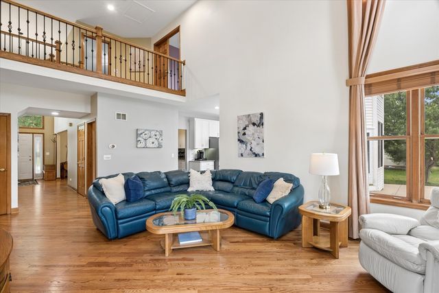 1616 Rolling Hills Drive, Crystal Lake, IL 60014
