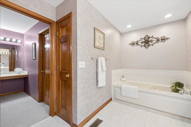 1616 Rolling Hills Drive, Crystal Lake, IL 60014