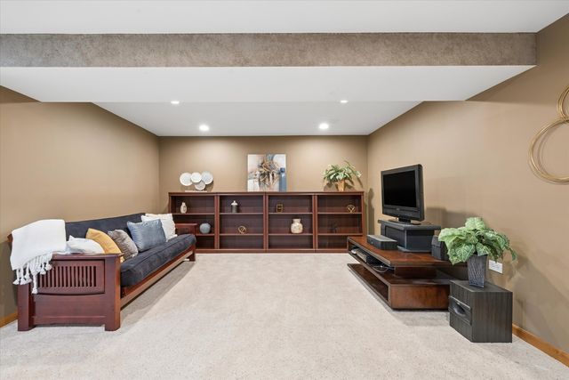 1616 Rolling Hills Drive, Crystal Lake, IL 60014