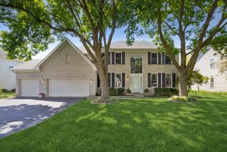 1616 Rolling Hills Drive, Crystal Lake, IL 60014