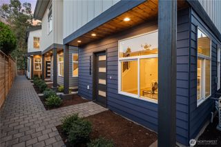 9228 22nd Avenue SW #B, Seattle, WA 98106