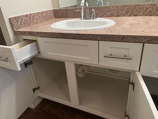 11601 SW 2nd St 21108, Pembroke Pines, FL 33025