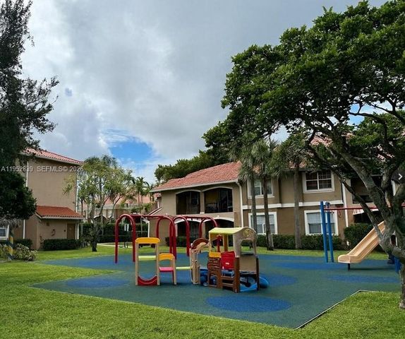 11601 SW 2nd St 21108, Pembroke Pines, FL 33025