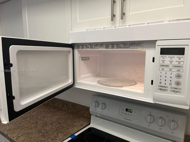 11601 SW 2nd St 21108, Pembroke Pines, FL 33025