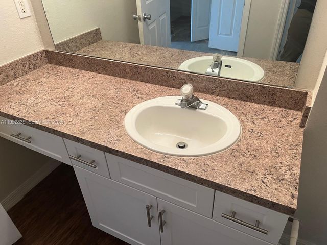 11601 SW 2nd St 21108, Pembroke Pines, FL 33025