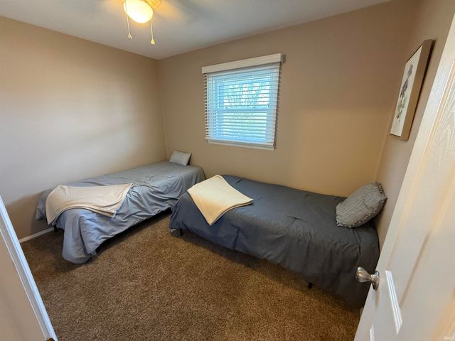 300 N Barclay Drive, Vincennes, IN 47591