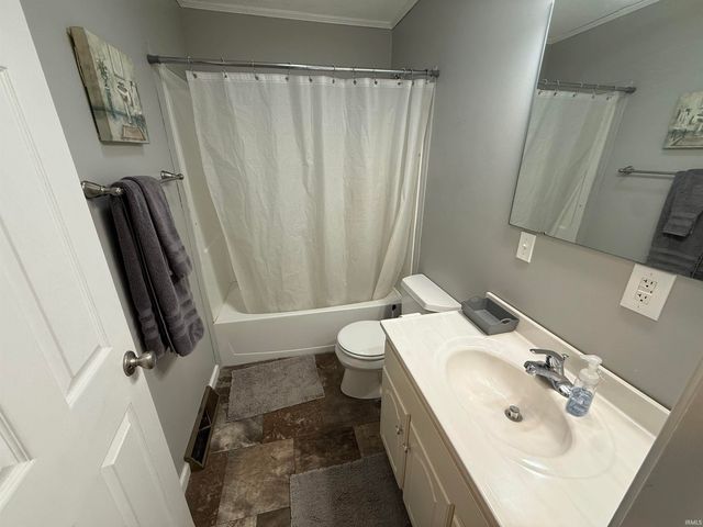 300 N Barclay Drive, Vincennes, IN 47591