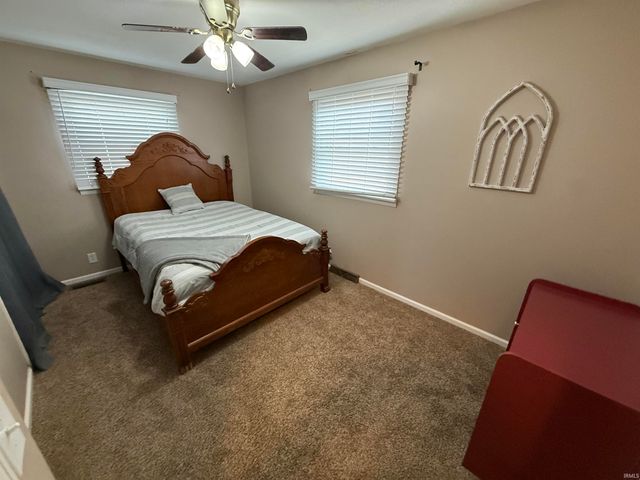 300 N Barclay Drive, Vincennes, IN 47591