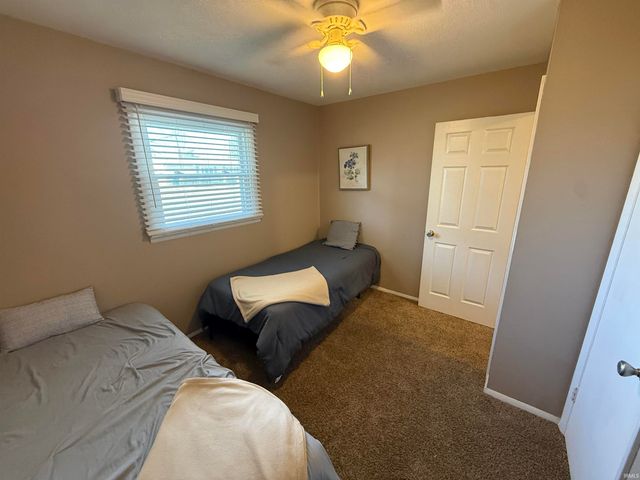 300 N Barclay Drive, Vincennes, IN 47591