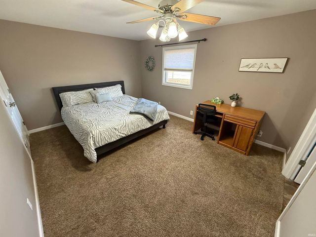 300 N Barclay Drive, Vincennes, IN 47591