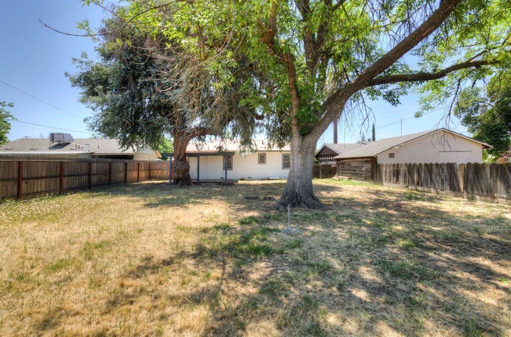 Image 11 of property listing at 1144 W Yale Avenue, Fresno, CA 93705