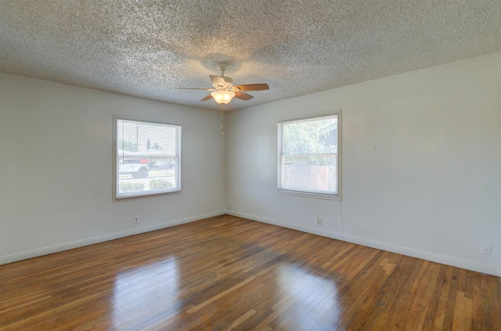 Image 3 of property listing at 1144 W Yale Avenue, Fresno, CA 93705