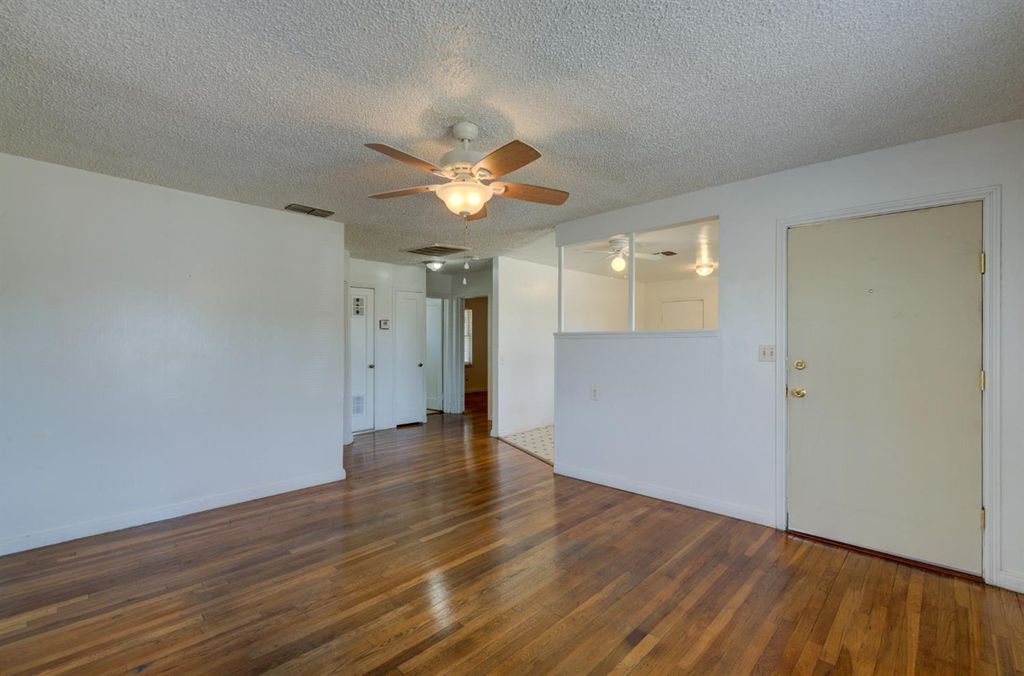 Image 4 of property listing at 1144 W Yale Avenue, Fresno, CA 93705
