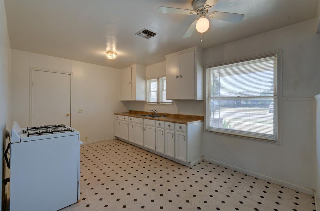 Image 5 of property listing at 1144 W Yale Avenue, Fresno, CA 93705