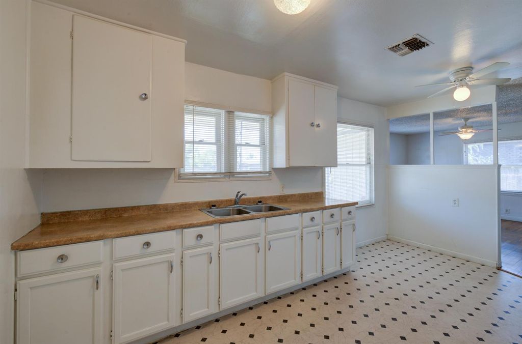 Image 6 of property listing at 1144 W Yale Avenue, Fresno, CA 93705
