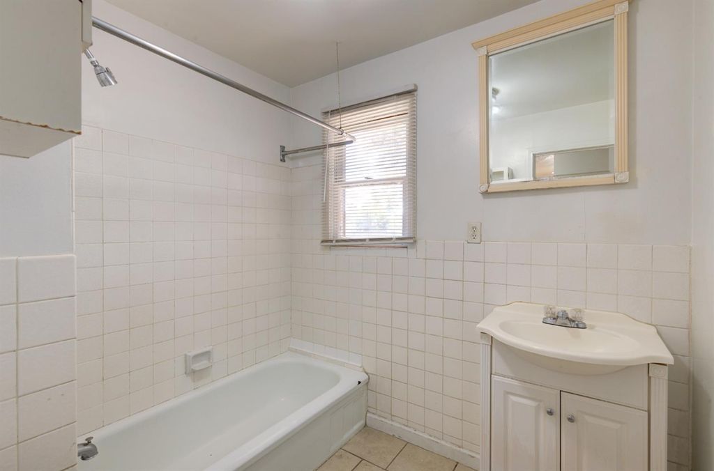Image 9 of property listing at 1144 W Yale Avenue, Fresno, CA 93705