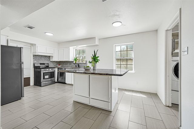 7702 Dashwood Drive, Houston, TX 77036