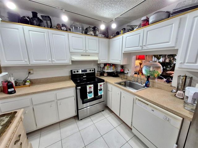 2840 Somerset Drive 208m, Lauderdale Lakes, FL 33311