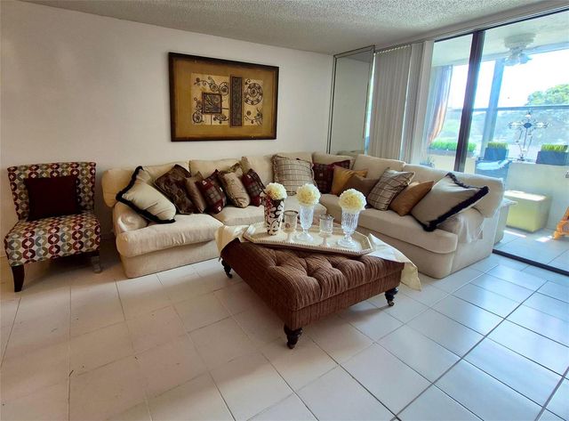 2840 Somerset Drive 208m, Lauderdale Lakes, FL 33311
