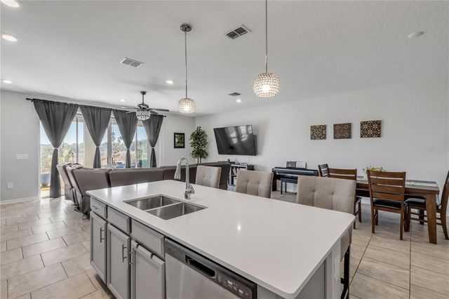 5256 RED CORAL CIRCLE, Mount Dora, FL 32757