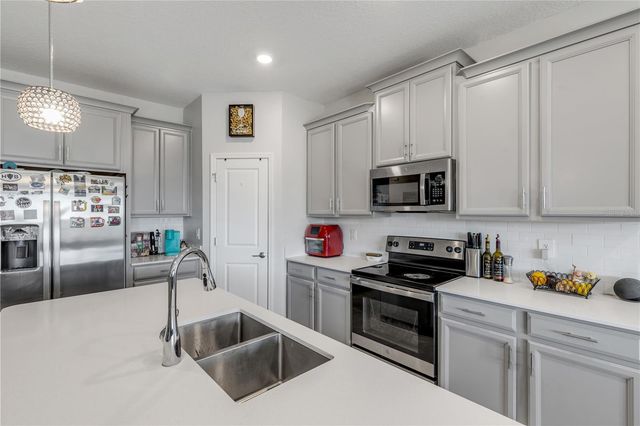 5256 RED CORAL CIRCLE, Mount Dora, FL 32757