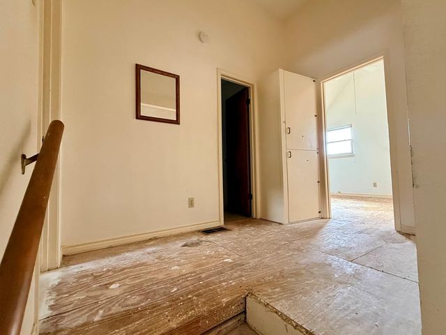 19 E River Oaks Lane, Ingram, TX 78025