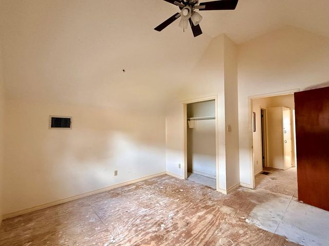 19 E River Oaks Lane, Ingram, TX 78025