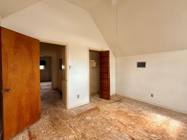 19 E River Oaks Lane, Ingram, TX 78025