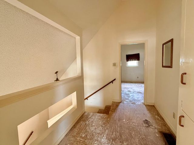 19 E River Oaks Lane, Ingram, TX 78025