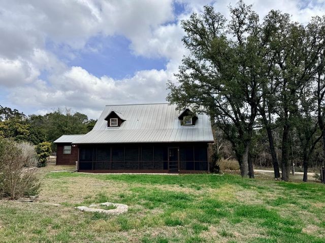 19 E River Oaks Lane, Ingram, TX 78025