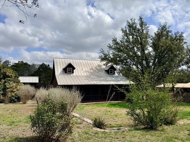 19 E River Oaks Lane, Ingram, TX 78025