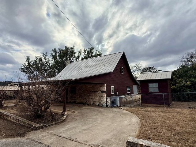 19 E River Oaks Lane, Ingram, TX 78025