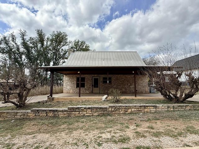 19 E River Oaks Lane, Ingram, TX 78025